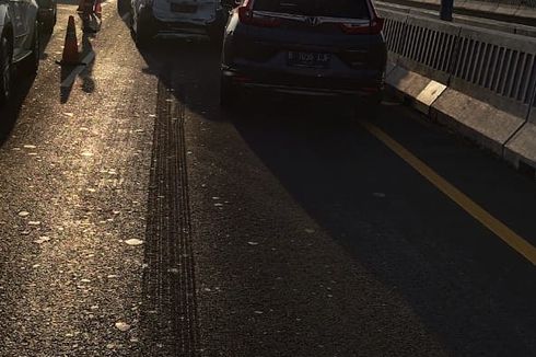 Lima Mobil Terlibat Kecelakaan Beruntun di Tol Layang Jakarta-Cikampek Tadi Pagi