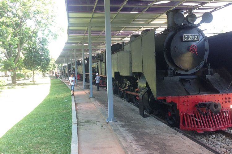 Museum Kereta Api di Ambarawa, Jawa Tengah ramai dikunjungi tiap akhir pekan atau hari libur tiba.

