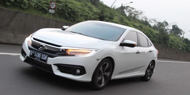 Honda Civic Turbo di jalan Tol