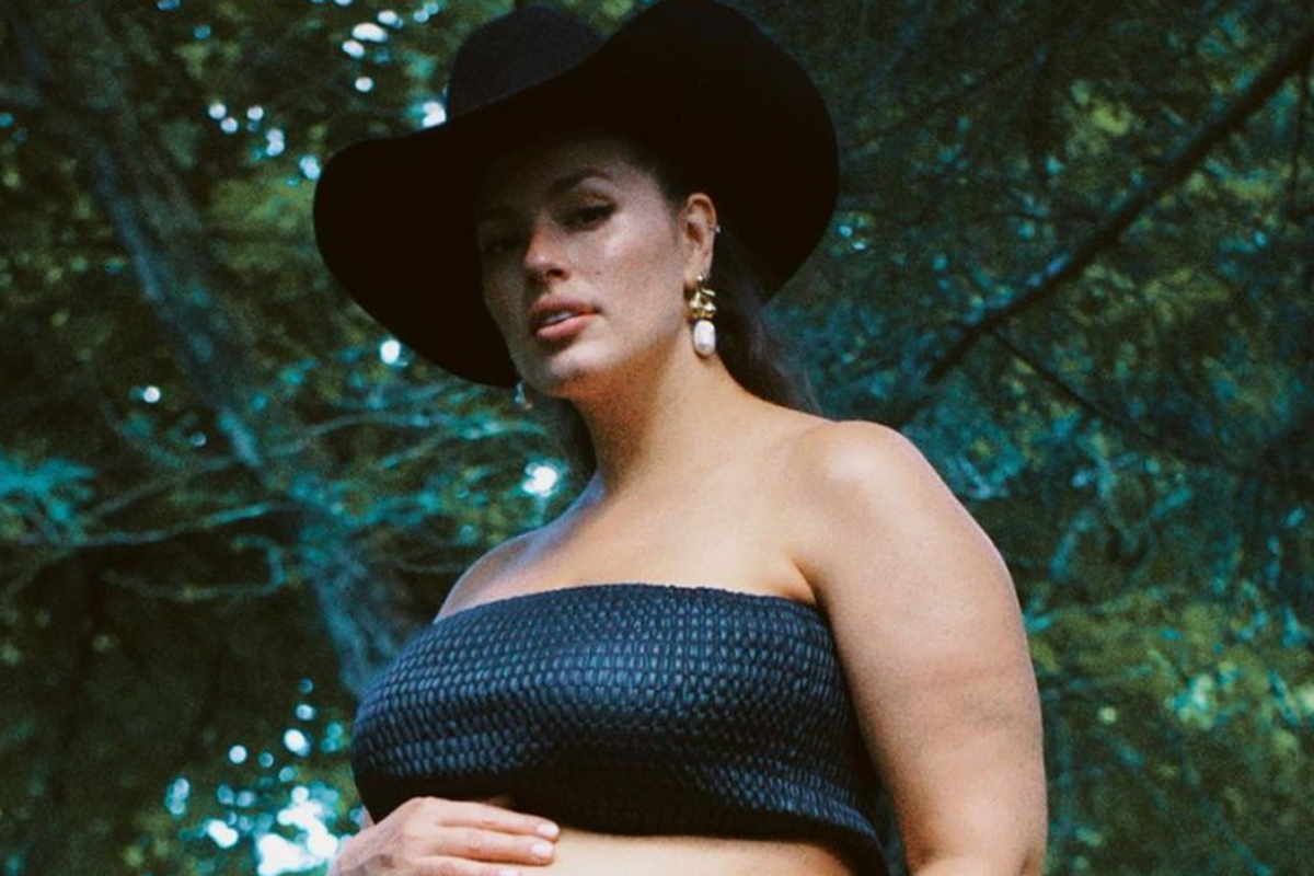 Model plus size, Ashley Graham kerap membagikan perjalanan kehamilannya di media sosial