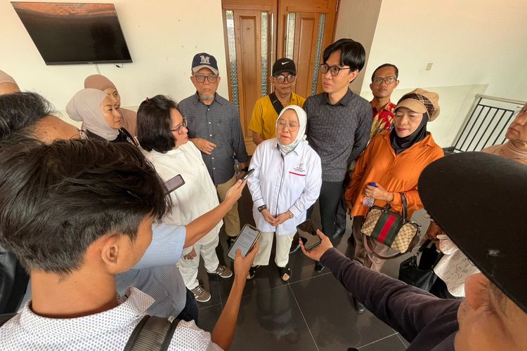 Dua perwakilan penghuni kawasan hunian padat di Jakarta, PPPSRS Gading Nias Residences dan PPPSRS Kalibata City, secara resmi melayangkan gugatan perdata terhadap Perumda PAM Jaya dan Gubernur DKI Jakarta, Kamis (2/10/2025).