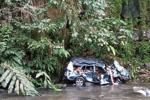 Diduga Sopir Mengantuk, Mobil Mazda Masuk Jurang 30 Meter di Lahat, 1 Orang Tewas