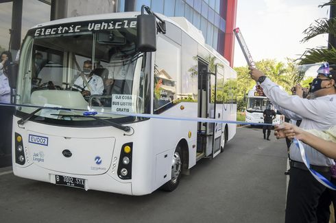 Anies Targetkan 100 Bus Listrik Transjakarta Beroperasi Tahun Ini