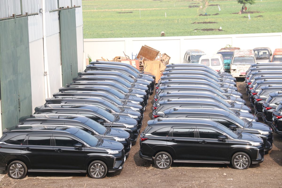 Mobil dinas dengan sistem sewa untuk sekretaris dinas, kepala bagian, dan pejabat eselon III/a di lingkup Pemkab Nganjuk, Jumat (27/9/2024). 