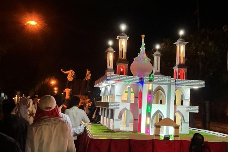 Seribuan Miniatur Masjid Ramaikan Malam Takbiran di Mataram, 973 Personel Gabungan Berjaga