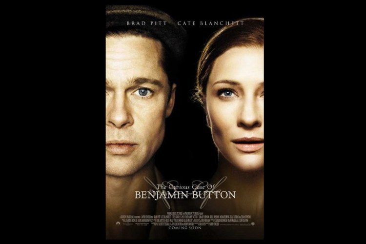 Poster film The Curious Case of Benjamin Button (2008) yang dibintangi oleh Brad Pitt dan Cate Blanchett.