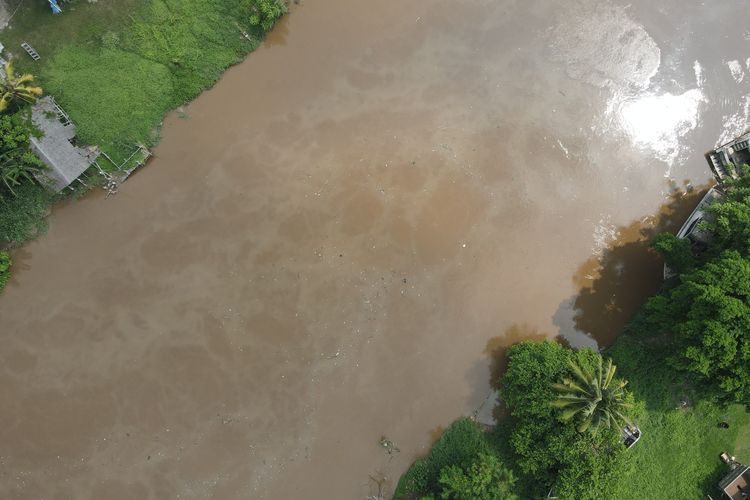 Tampak Sungai Cisadane, Jawa Barat yang tercemar sampah plastik [Dok. The Ocean Cleanup]