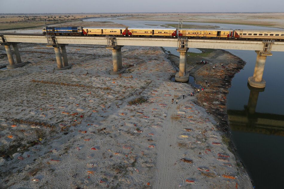 POPULER GLOBAL: Mayat Dikubur Seadanya di Tepi Sungai India | Palestina Terkini, Israel Bombardir Jalur Gaza