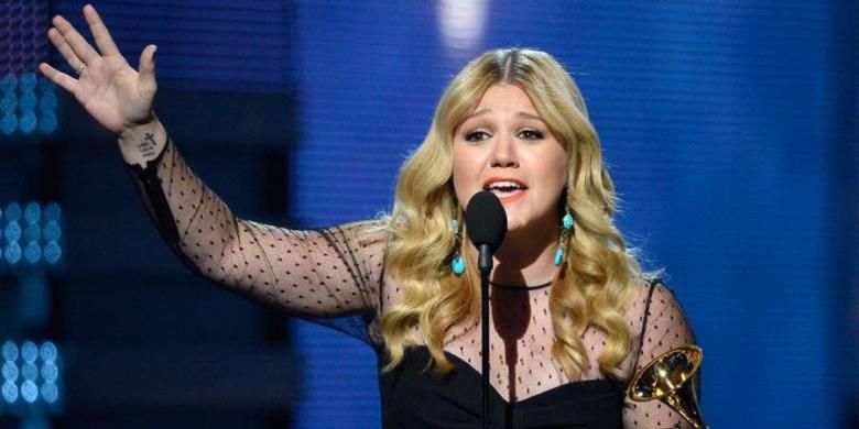 Kelly Clarkson meraih penghargaan dalam kategori Best Pop Vocal Album untuk album Stronger-nya di panggung Grammy Awards 2013, yang digelar di Staples Center, Los Angeles (California, AS), Minggu (10/2/2013) malam waktu setempat.
