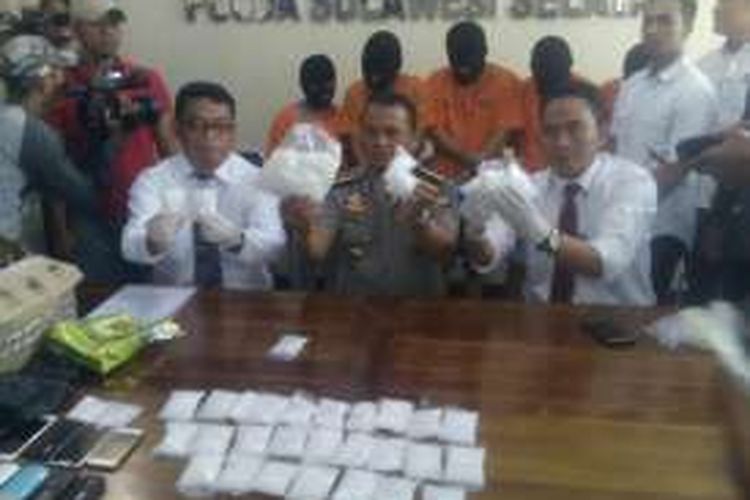 Direktorat Narkoba Polda Sulsel mengekspose kasus penyelundupan sabu seberat 2,75 Kilogram dari Malaysia ke Sulsel, Senin (28/11/2016).