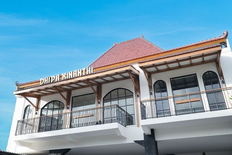 Ilustrasi tampak depan akomodasi Dhipa Kinanthi by Raminten di Kota Yogyakarta, Daerah Istimewa Yogyakarta.