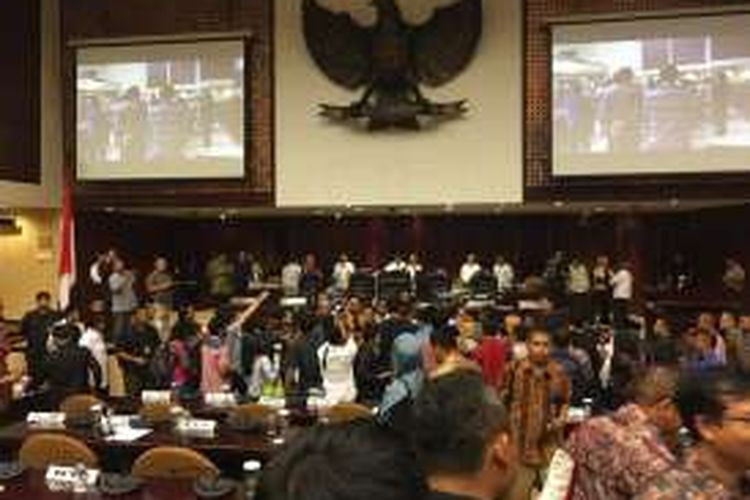 Rapat paripurna DPD di Kompleks Parlemen, Senayan, Jakarta, Kamis (17/3/2016) berlangsung ricuh.