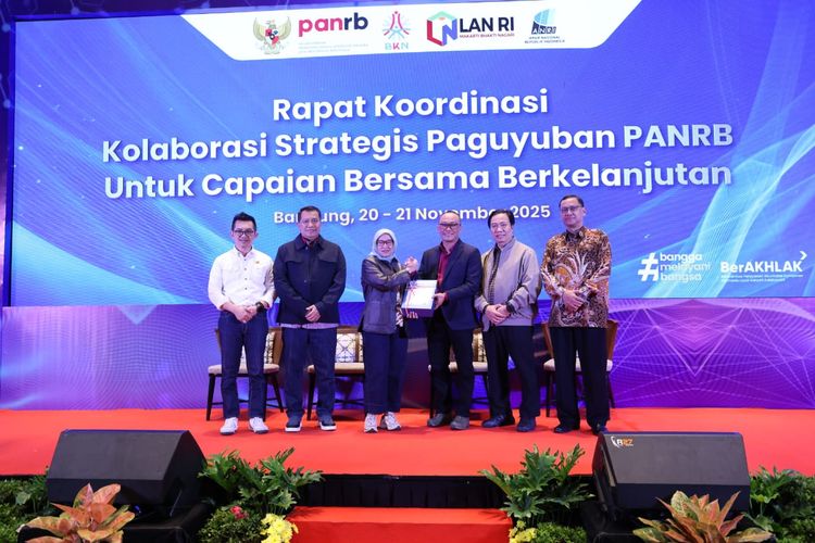 Menteri PANRB Rini Widyantini dalam Rapat Koordinasi Paguyuban PANRB Tahun 2025, di Bandung, Kamis (20/11/2025).
