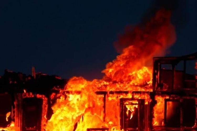 Kebakaran Rumah dan Kandang di Lamongan, Warga Berjibaku Selamatkan 69 Kambing