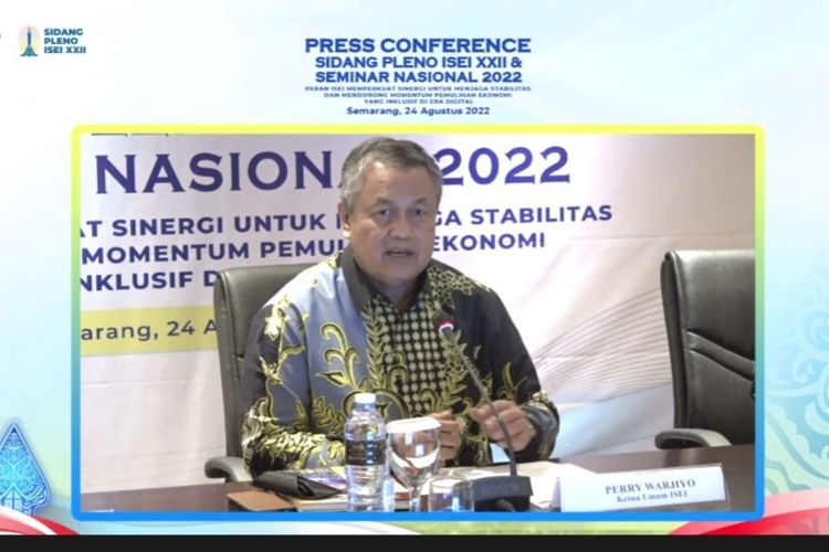 Gubernur Bank Indonesia (BI) sekaligus Ketua Umum Ikatan Sarjana Ekonomi Indonesia (ISEI) Perry Warjiyo saat koferensi pers virtual, Rabu (24/8/2022).