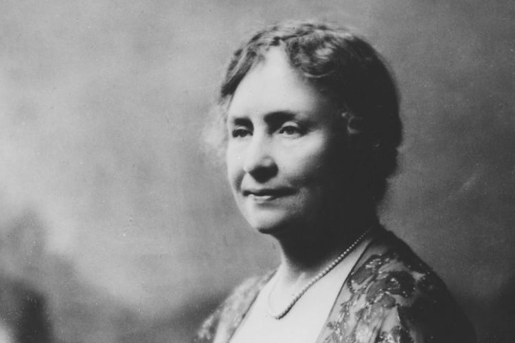 Helen Keller pada usia 66 tahun. (American Foundation for the Blind via Britannica)