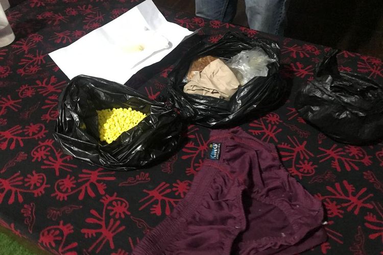 Beberapa barang bukti milik Devi yang telah disita oleh petugas Lapas Kedungpane Semarang,Jawa Tengah. Kamis (18/8/2022)