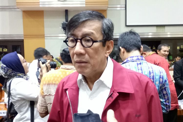 Menkumham Yasonna Laoly seusai dapat kerja evaluasi 15 tahun pemberantasan korupsi di Komisi III DPR