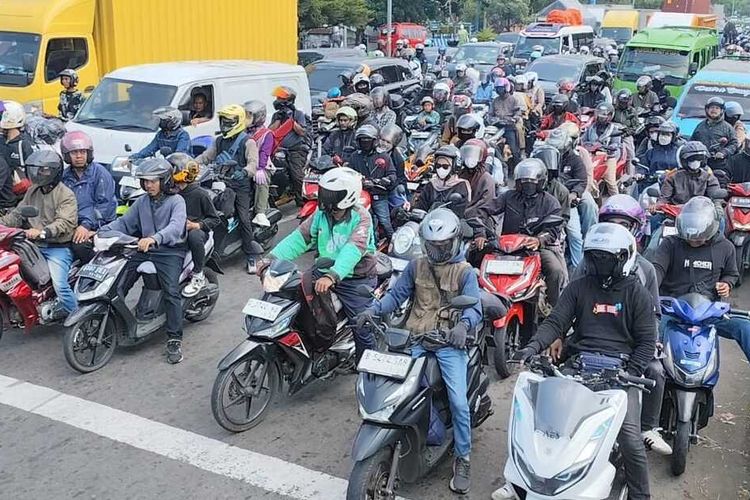 Arus Mudik di Pantura Kota Cirebon Meningkat Tajam, 1.200 Kendaraan Melintas Tiap 15 Menit