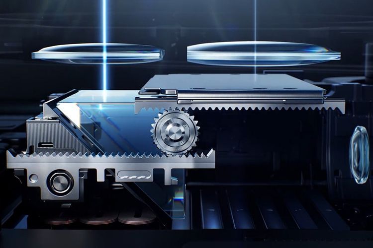 Huawei Pura 80 Ultra dibekali sistem lensa telefoto ganda. Jadi, ada satu sensor telefoto, tapi dipasangkan dengan dua lensa periskop yang bisa dipilih secara mekanis lewat sistem shifting fisik di dalam modul kamera.