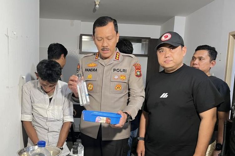 Polisi gerebek apartemen tempat produksi sabu cair di Batam.