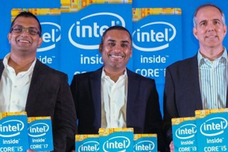 (kiri-kanan) Chief Representative Intel Indonesia  Santosh Viswanathan, Managing Director Intel South East Asia Uday Marty, dan Director of Product Marketing and Business Operations David McCloskey berpose dalam acara peluncuran prosesor Intel Core Generasi ke-4 di Jakarta, Selasa (2/7/2013)