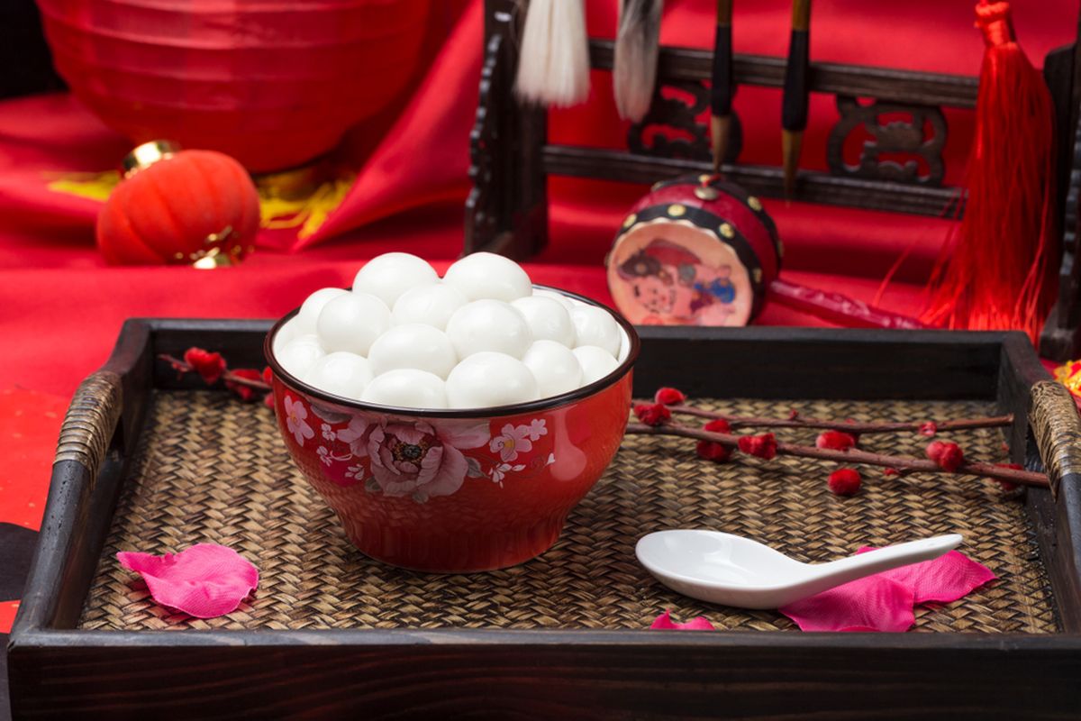 Ilustrasi tangyuan, kuliner tradisional khas China.