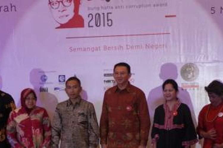 Wali Kota Surabaya Tri Rismaharini, Bupati Batang Yoyok Riyo Sudibyo, dan Gubernur DKI Jakarta Basuki Tjahaja Purnama dalam penganugerahan Bung Hatta Anti Corruption Awards, di Graha Niaga, Kamis (5/11/2015).