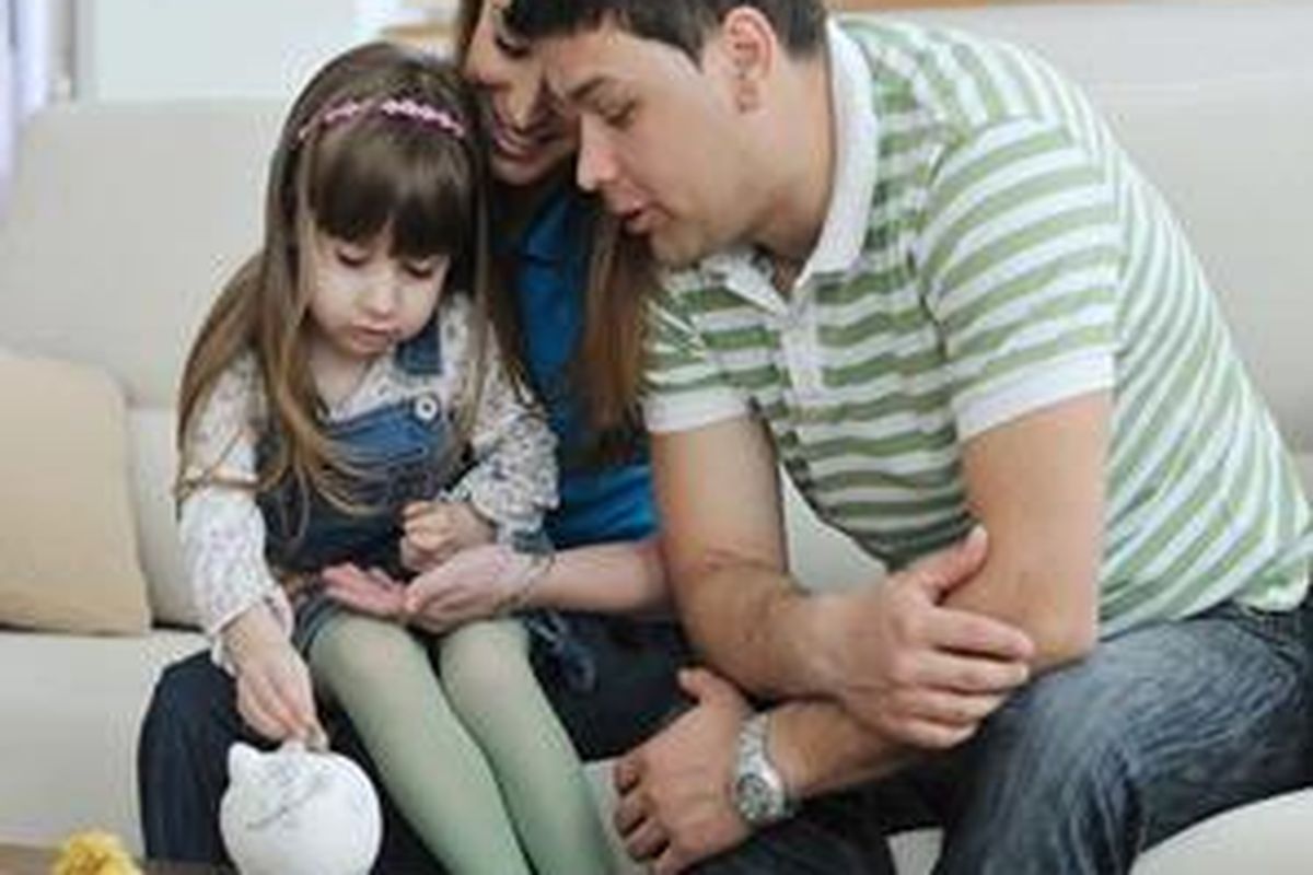 Mengajarkan anak untuk menggunakan uang sebaik-baiknya adalah salah satu nilai yang diajarkan para orangtua di Inggris kepada anak-anaknya.