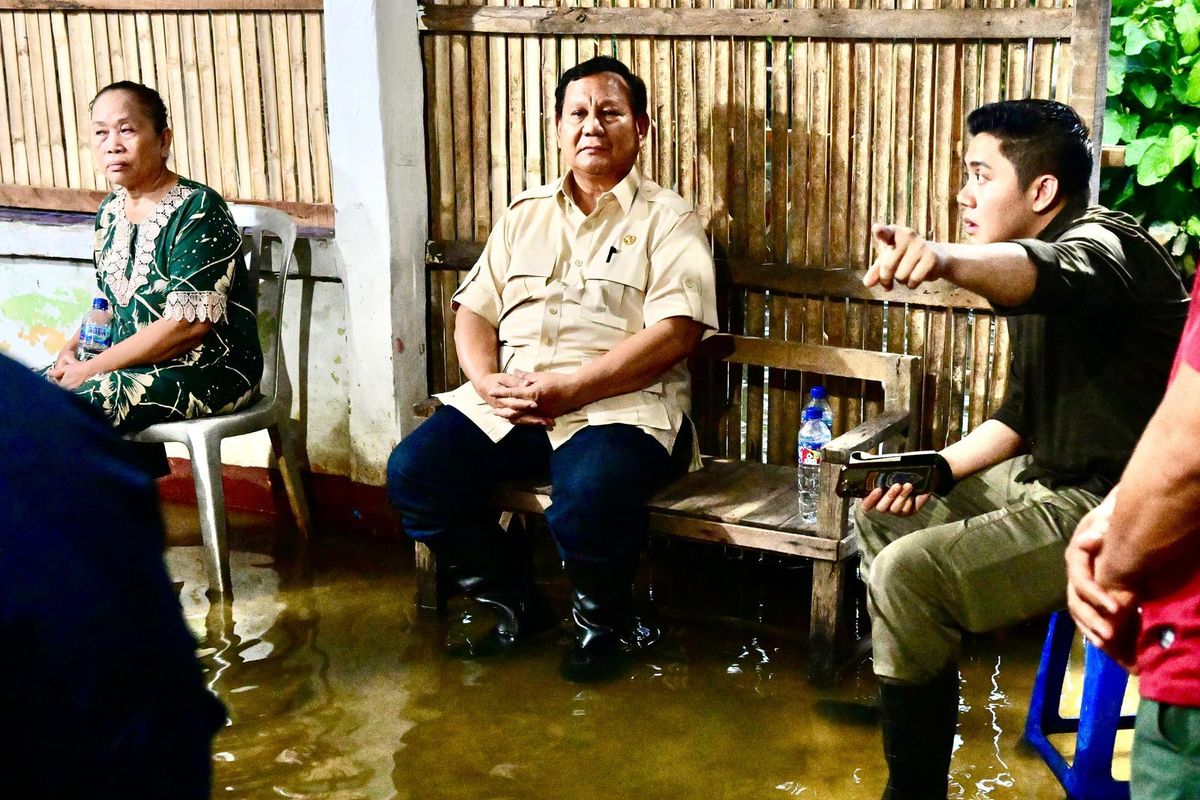 Telepon Kepala BGN Saat Cek Banjir di Bekasi, Prabowo: Pak, Makan Gratis Belum Sampai