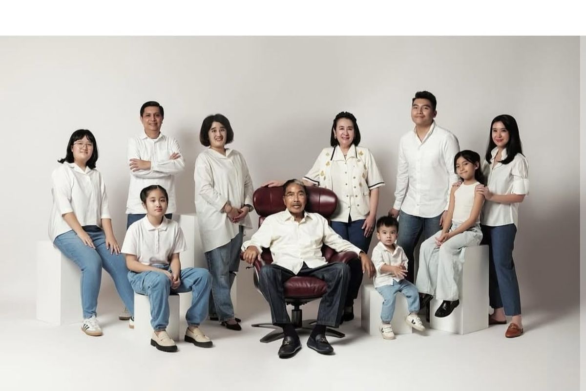 Ditho Hasian Sitompul mengunggah foto kebersamaan dengan Hotma Sitompul pada Senin (31/3/2025). (Tangapan layar akun @ditho_sitompoel)