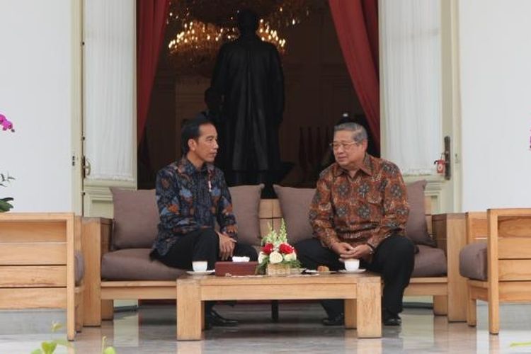 Presiden Joko Widodo menerima Presiden keenam Susilo Bambang Yudhoyono di Istana Merdeka, Jakarta, Kamis (9/3/2017).