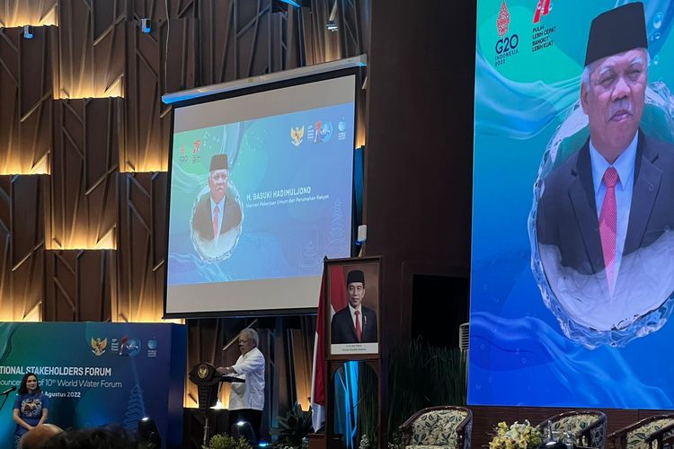 Menteri PUPR Basuki Hadimuljono saat memberikan sambutan pada acara National Stakeholders Forum 2nd Announcement of 10th World Water Forum di Jakarta, Kamis (11/8/2022).