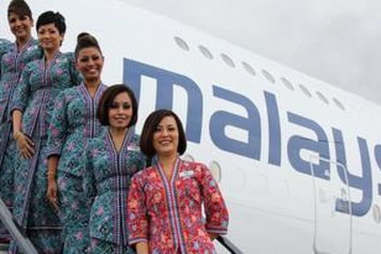 Seorang akademisi Malaysia menganggap para pramugari Malaysia Airlines mengenakan seragam yang terlalu terbuka.
