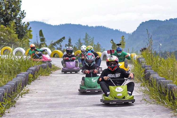 Wahana permainan Lug's Gravity di Lembang, pilihan tempat wisata Bandung untuk liburan sekolah atau libur akhir tahun.