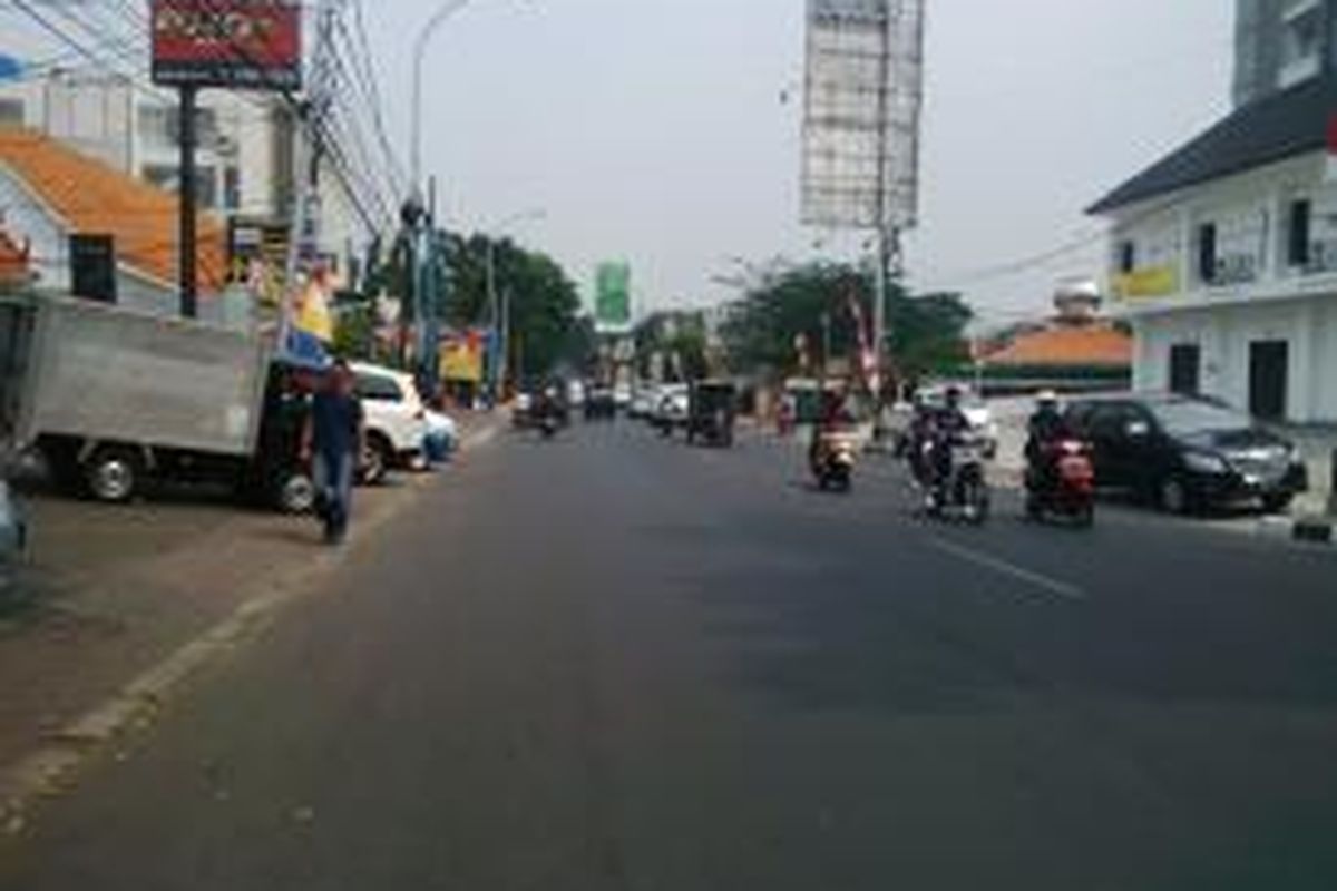 Kondisi Jalan Kemang Selatan I, Bangka, Mampang Prapatan, Jakarta Selatan, Jumat (21/8/2015).