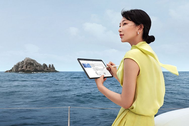 Huawei MatePad Air tersedia dalam dua varian warna, yaitu Graphite Black dan White. 