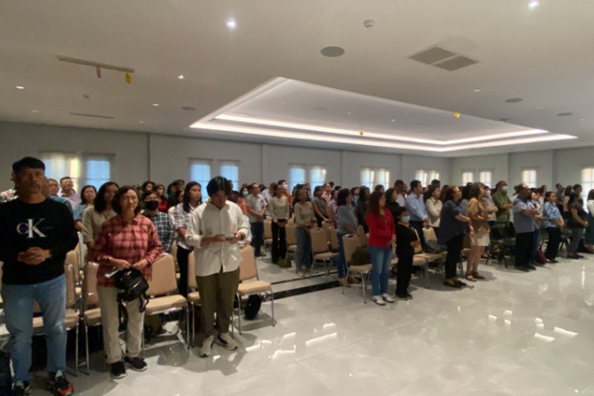 Ribuan umat katolik ikuti misa di Gereja Katolik Paroki Hati Kudus Yesus Katedral Surabaya, Kamis (5/9/2024).