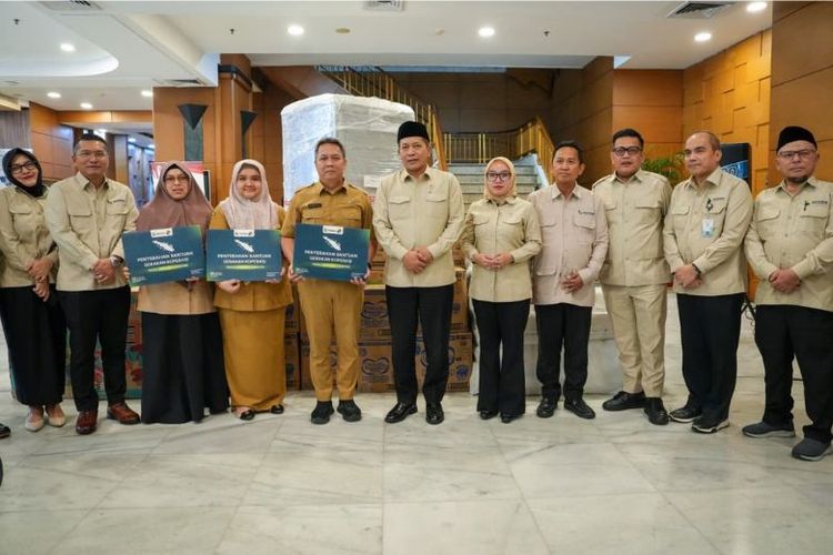 Kemenkop bersama Gerakan Koperasi Peduli Bencana melakukan penggalangan bantuan korban bencana Sumatera.