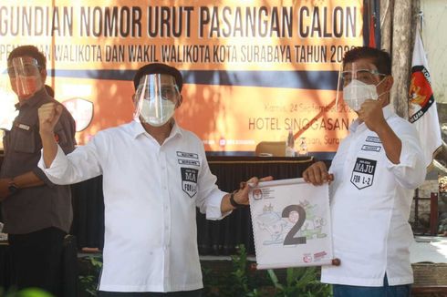 Pilkada Surabaya, Machfud Arifin Ajak Istri Jalan Kaki Coblos di TPS 25