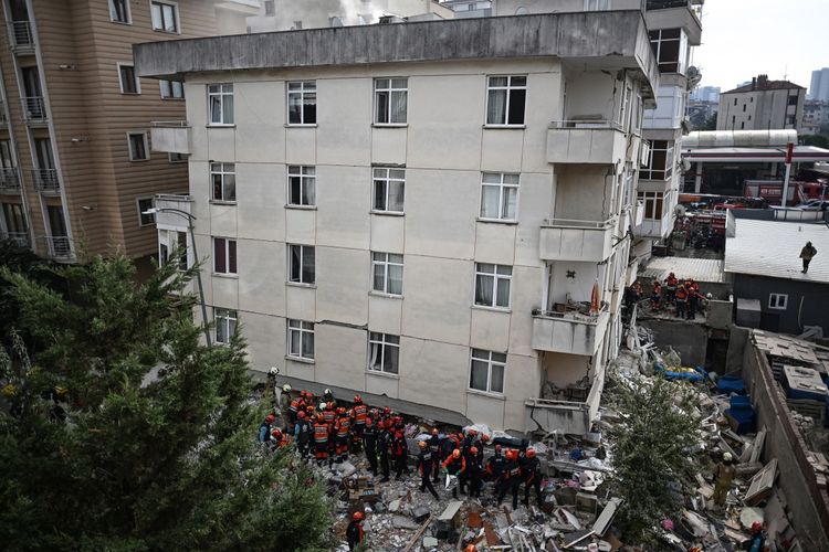 Gedung di Istanbul Runtuh, 5 Orang Tewas dan 1.200 Bangunan Lain Disebut Rawan Ambruk