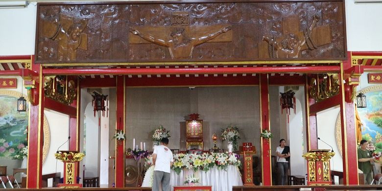Altar di Dalam Gereja Santa Maria De Fatima