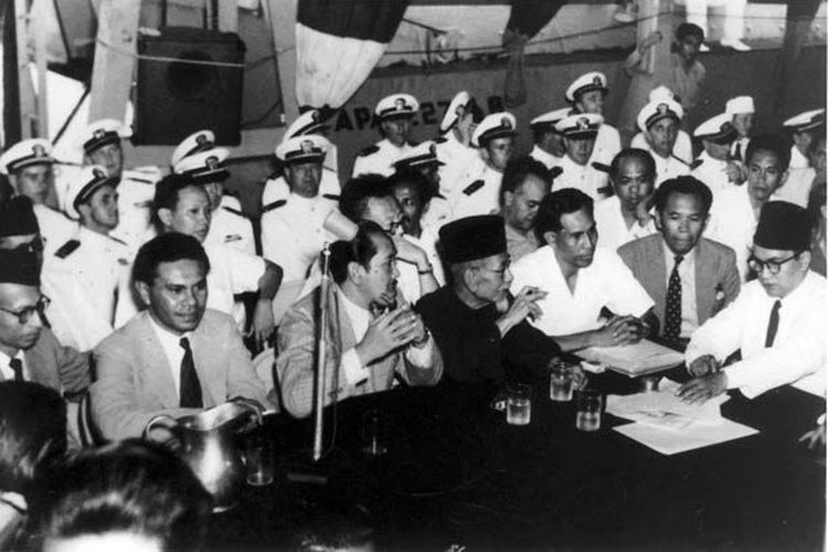 Delegasi Indonesia dalam Perjanjian Renville. Dari kiri ke kanan: Johannes Latuharhary, Ali Sastroamidjojo, Agus Salim, Johannes Leimena, Setiadjit Soegondo, Amir Syarifuddin