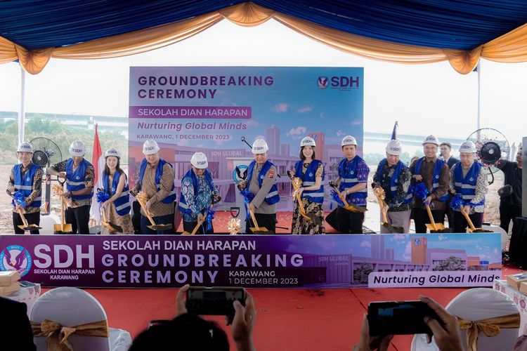 Yayasan Pendidikan Pelita Harapan (YPPH) menggelar seremoni groundbreaking Sekolah Dian Harapan (SDH) di Rolling Hills, Karawang Barat, Jawa Barat (1/12/2023).