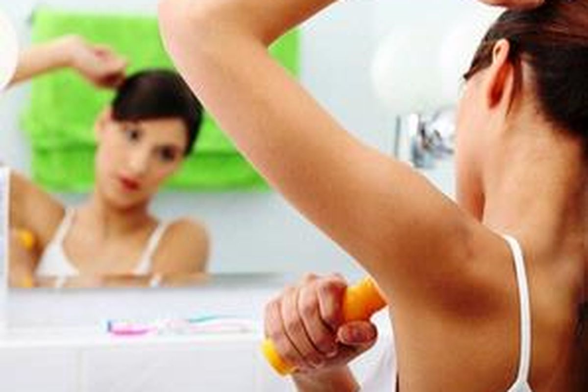Mengoleskan antiperspirant langsung setelah mencukur bulu ketiak membuat bahan kimia lebih mudah memasuki tubuh