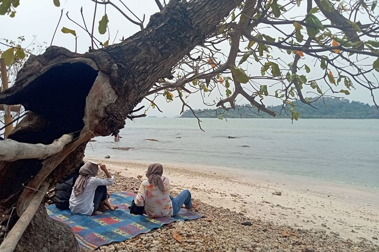 Pulau Merak Kecil, wisata pantai di ujung barat Pulau Jawa, Selasa (14/11/2023). 