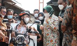 Berikan Motor Roda Tiga untuk Gading, Mensos Risma: Dia Inspirasi Banyak Orang