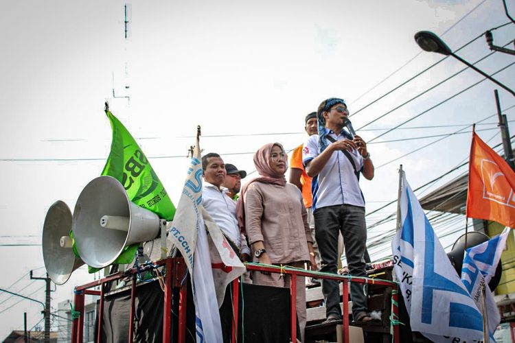 UMR Cimahi 2023 berada di bawah upah minimum Kota Bandung. Namun UMR Kota Cimahi itu di atas Kabupaten Bandung dan Kabupaten Bandung Barat.