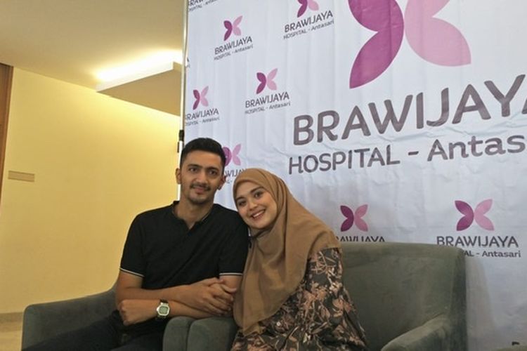 Vebby Palwinta dan Razi Bawazier di Rumah Sakit Brawijaya Antasari, Jakarta Selatan, Jumat (17/3/2023).