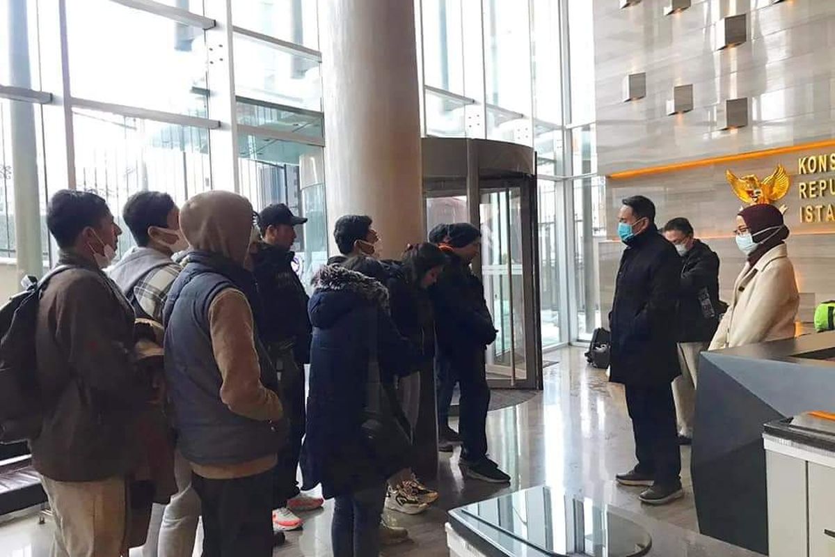 Pekerja migran Indonesia asal Bali yang sempat terkatung-katung di Turki, dievakuasi oleh Konsulat Jenderal Republik Indonesia (KJRI) Istanbul.